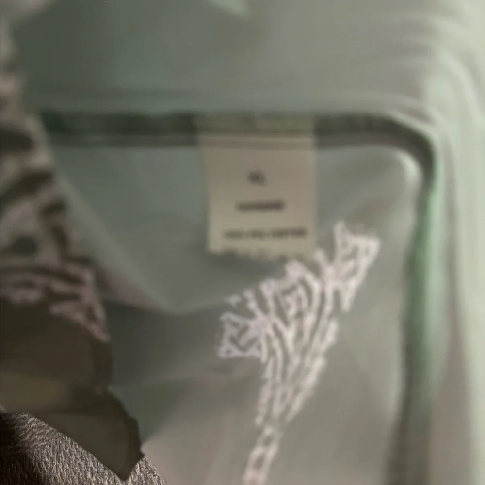Green Embroidered Women's Top - Picture 2 of 2